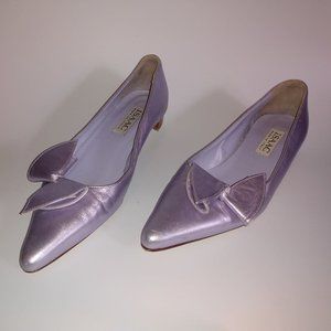 ISAAC Mizrahi Lavender Bow Point Flat 6 N